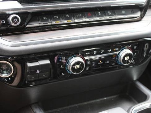 Used 2025 GMC Sierra 1500 SLT image 25