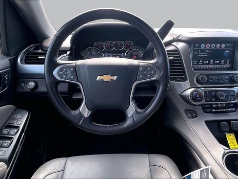 Used 2018 Chevrolet Suburban LT RWD image 6