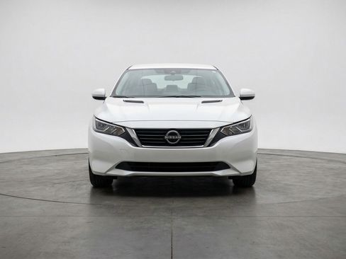 Used 2025 Nissan Sentra SV image 2