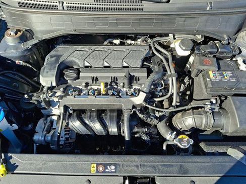 Certified 2024 Hyundai Venue SEL image 28