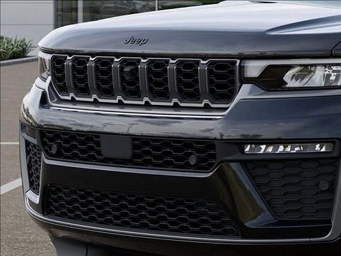New 2026 Jeep Grand Cherokee L Limited AWD/4WD image 11
