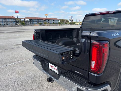 Used 2025 GMC Sierra 1500 SLT AWD/4WD image 27