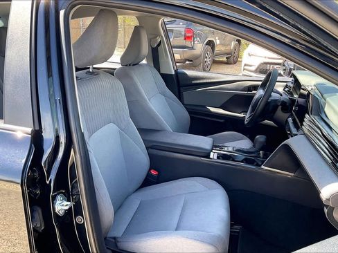 Used 2025 Toyota Camry LE w/ Convenience Package image 9