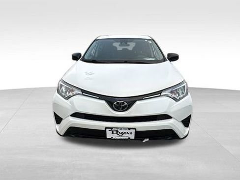 Used 2018 Toyota RAV4 LE image 7