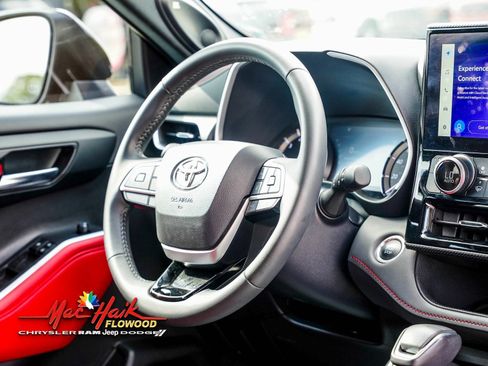 Used 2024 Toyota Highlander XSE image 17