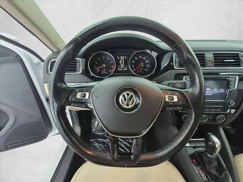 Used 2017 Volkswagen Jetta SEL FWD image 30