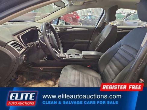 Used 2017 Ford Fusion SE image 14