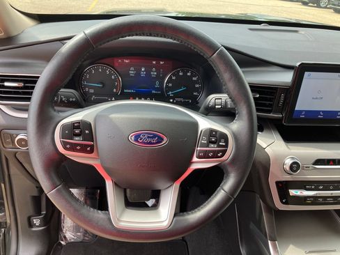 Used 2023 Ford Explorer XLT w/ Equipment Group 202A AWD/4WD image 10