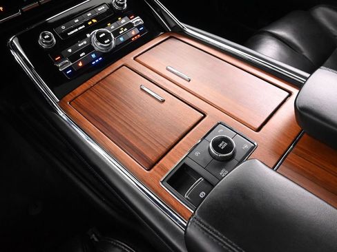 Used 2020 Lincoln Navigator Reserve w/ Luxury Package RWD image 38