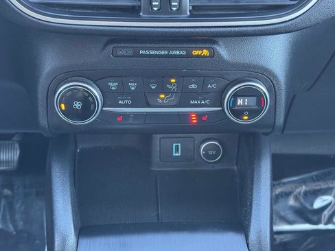 Used 2020 Ford Escape SE image 11