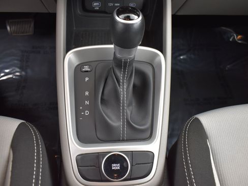 Used 2023 Hyundai Venue SEL image 13