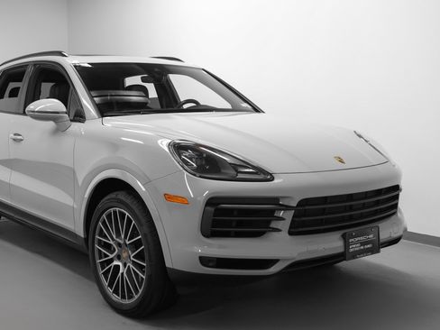 Used 2022 Porsche Cayenne Platinum Edition image 9