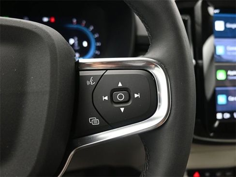 Used 2024 Volvo XC40 B5 Plus w/ Protection Package Premier image 24