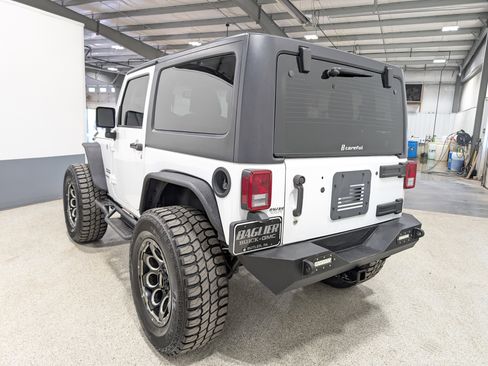 Used 2018 Jeep Wrangler Sport AWD/4WD image 4