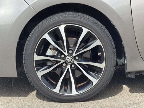 Used 2018 Toyota Corolla SE w/ SE Premium Package FWD image 45