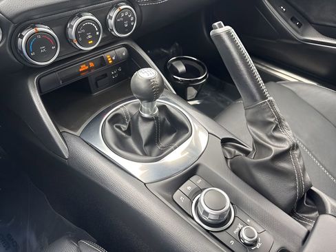 Used 2020 MAZDA MX-5 Miata Grand Touring w/ Appearance Package RWD image 15