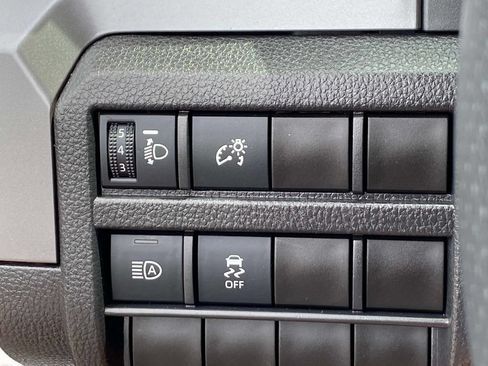 Used 2025 Toyota Tacoma SR5 AWD/4WD image 22