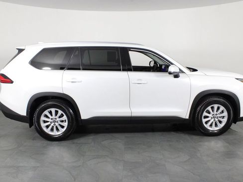 Used 2024 Toyota Grand Highlander FWD image 11