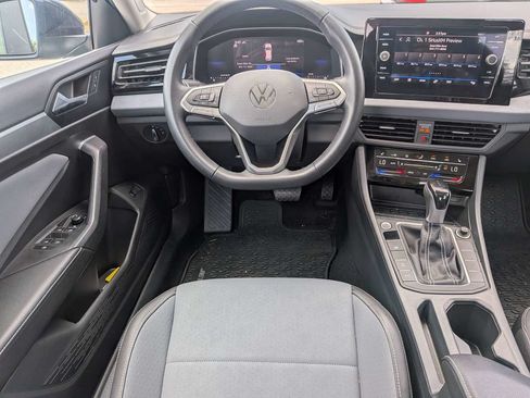 Certified 2026 Volkswagen Jetta SE w/ Black Wheel Package FWD image 19