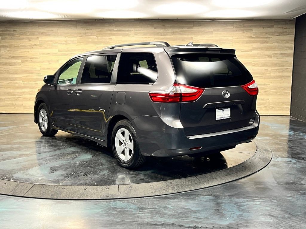 Used 2019 Toyota Sienna LE FWD image 13