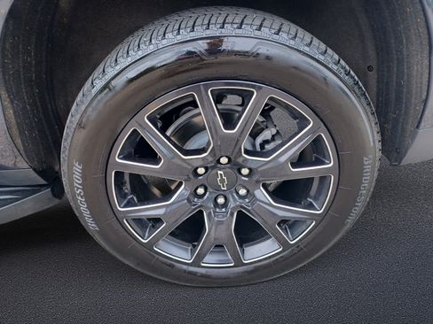 Used 2025 Chevrolet Suburban Premier AWD/4WD image 34