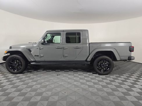 Used 2022 Jeep Gladiator Overland image 6