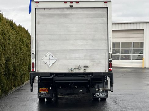 Used 2017 Chevrolet Express 4500 Extended image 5