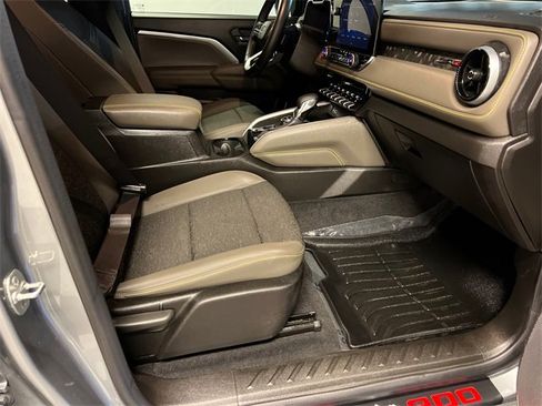 Used 2024 Chevrolet Colorado ZR2 w/ Technology Package image 10