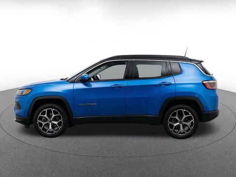 Used 2025 Jeep Compass Limited AWD/4WD image 4