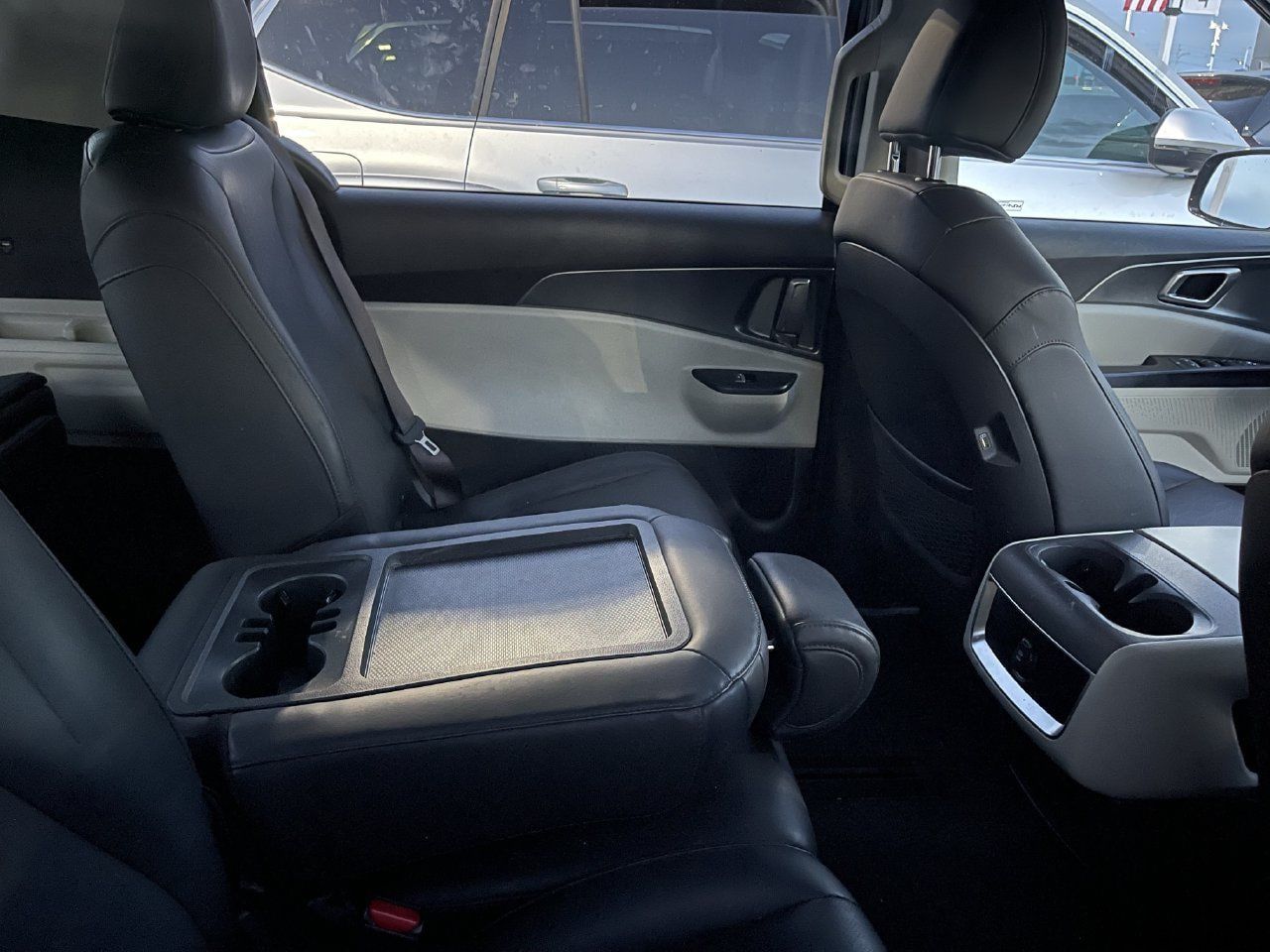 Used 2024 Kia Carnival LX FWD image 6
