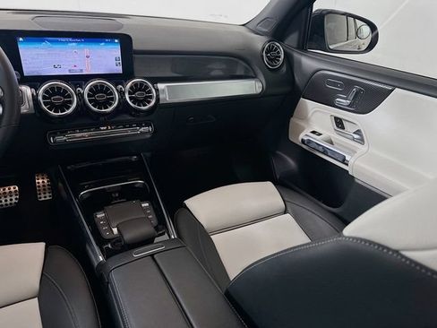 Used 2022 Mercedes-Benz GLB 250 image 24