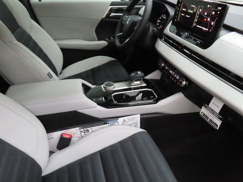 New 2026 Mitsubishi Outlander SE FWD image 24