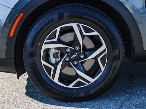 Used 2024 Kia Sportage LX image 9