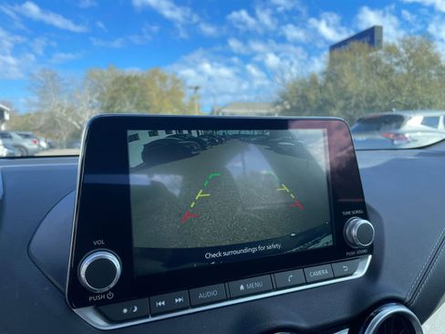 Used 2025 Nissan Sentra SV image 22