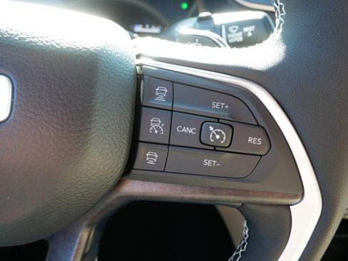 New 2025 Jeep Grand Cherokee Limited w/ Luxury Tech Group II image 8