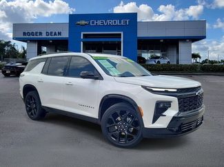 Used 2025 Chevrolet Traverse RS FWD video 1