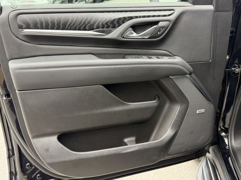 Used 2024 GMC Yukon XL Denali w/ Advanced Technology Package image 14