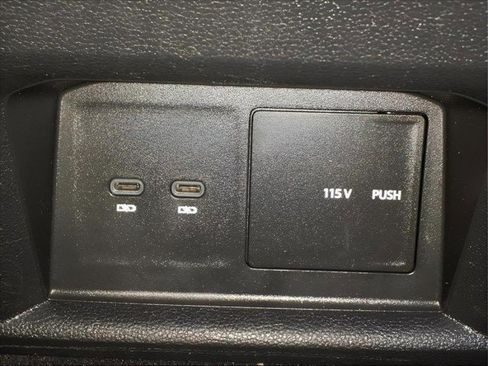 Certified 2023 Volkswagen Atlas SE w/ Black Wheel Package image 9