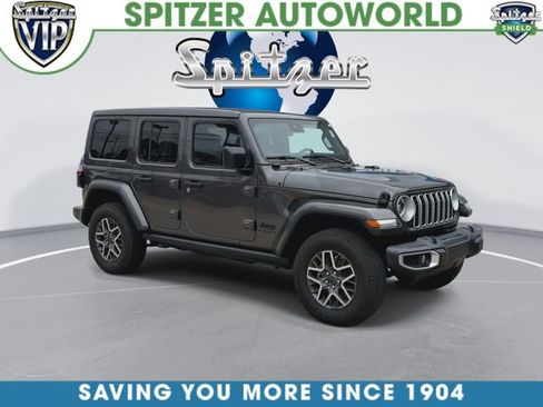 Used 2025 Jeep Wrangler Unlimited Sahara AWD/4WD image 3
