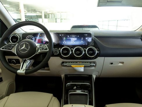 New 2026 Mercedes-Benz GLA 250 image 13