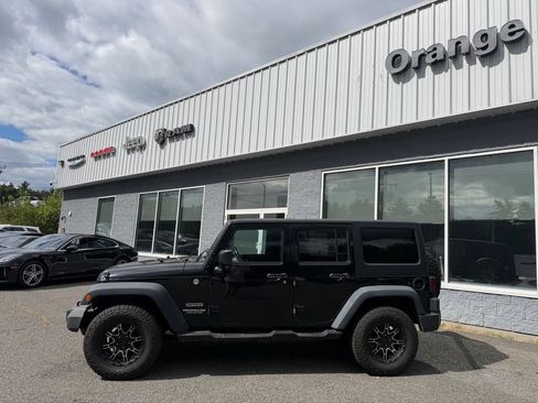 Used 2015 Jeep Wrangler Unlimited Sport w/ Quick Order Package 24S AWD/4WD image 4