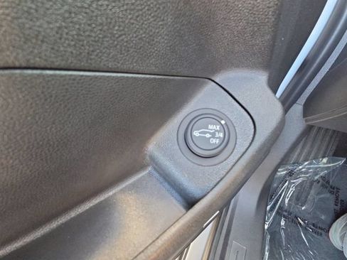 Certified 2022 GMC Terrain SLT w/ Infotainment Package II AWD/4WD image 27