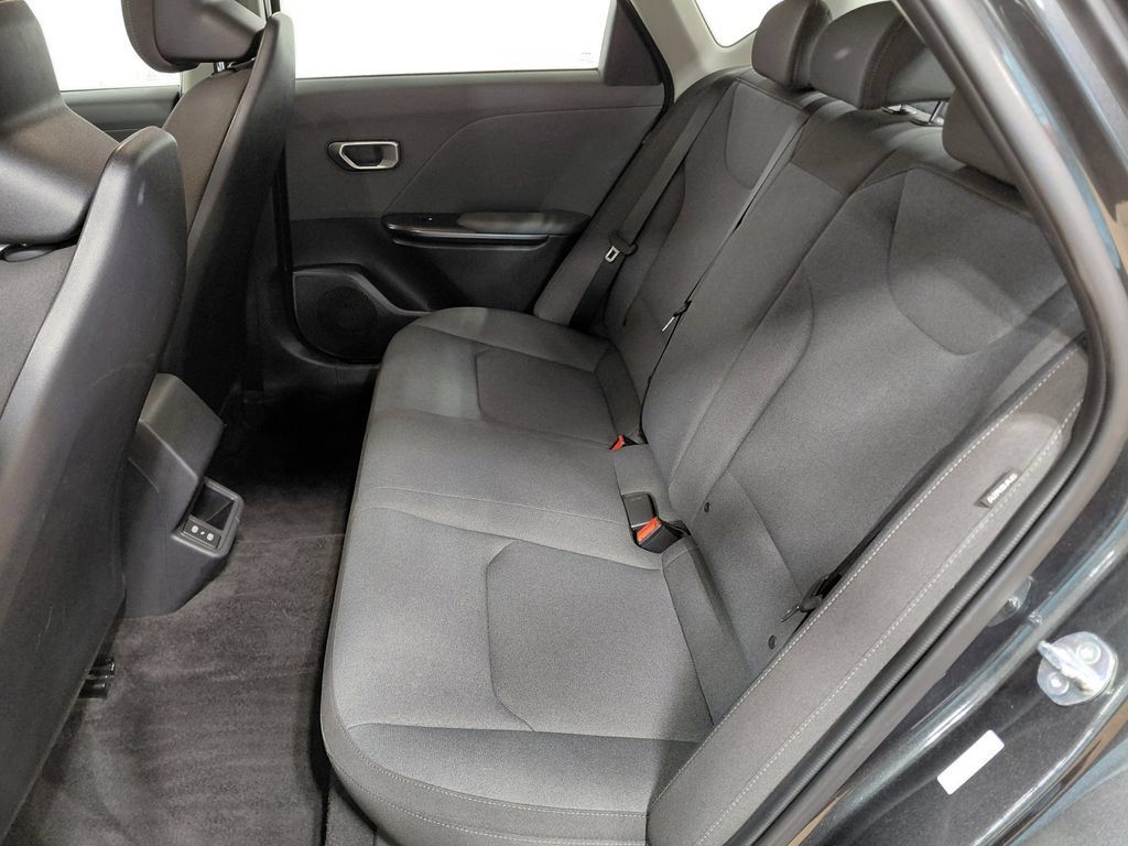 Used 2025 Kia K4 FWD image 35