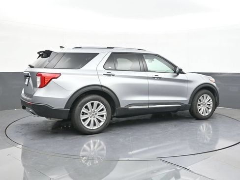 Used 2022 Ford Explorer Limited w/ Equipment Group 301A AWD/4WD image 16