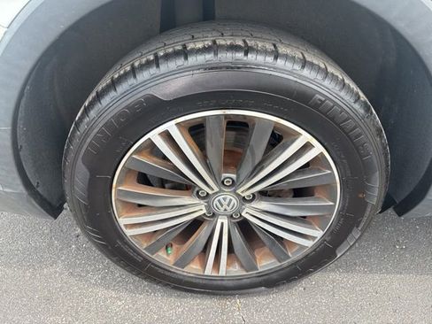 Used 2019 Volkswagen Tiguan SEL FWD image 14