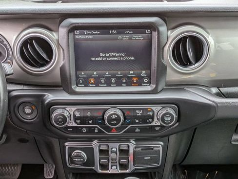 Used 2022 Jeep Gladiator Overland w/ Cold Weather Group AWD/4WD image 20