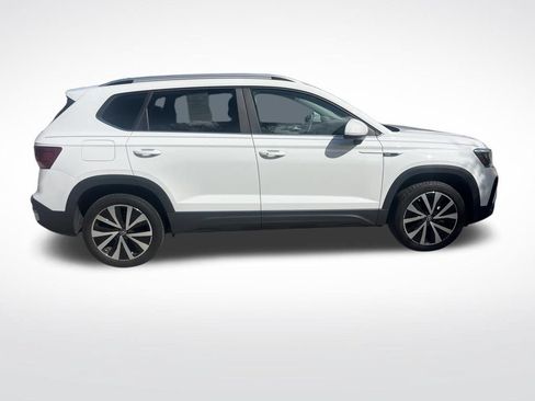 Used 2022 Volkswagen Taos SE FWD image 4