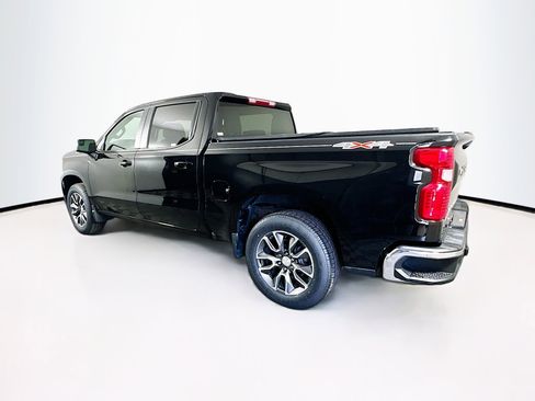 Used 2022 Chevrolet Silverado 1500 LT AWD/4WD image 5