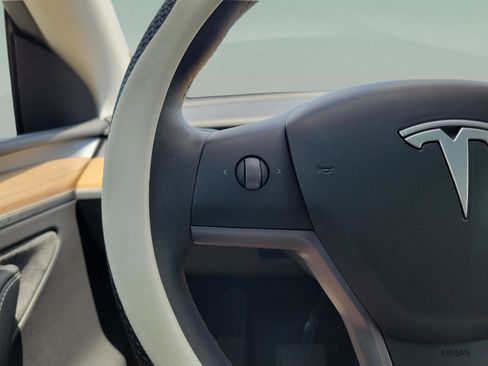 Used 2025 Tesla Model Y Long Range AWD/4WD image 20