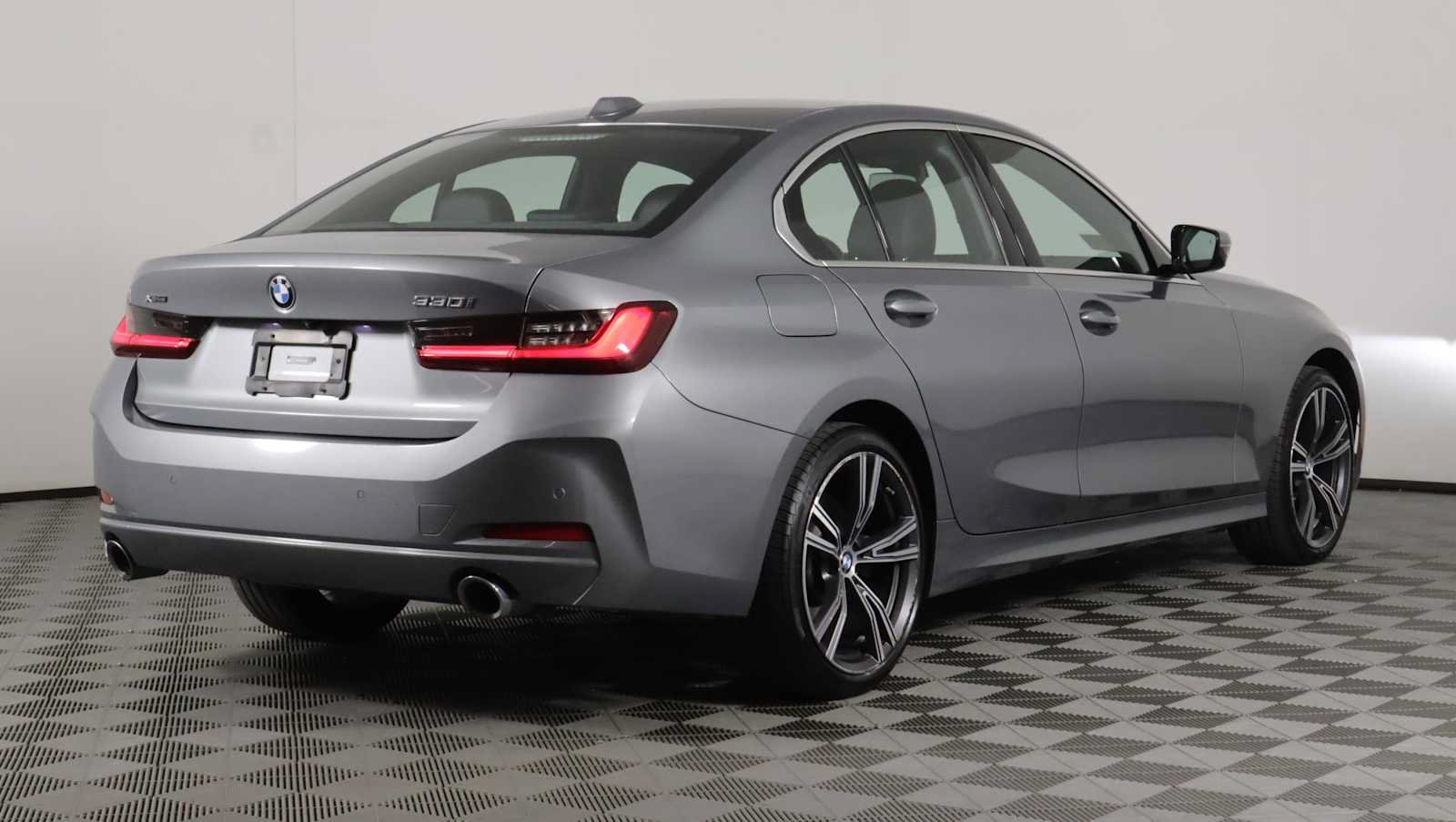 Used 2024 BMW 330i xDrive Sedan w/ Premium Package AWD/4WD image 6